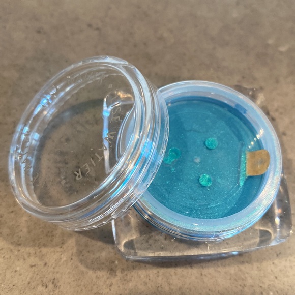 Lise Watier Couleur Folle Soleil -- Glitter Eyeshadow for Eyes, Lips and Skin - Picture 4 of 6